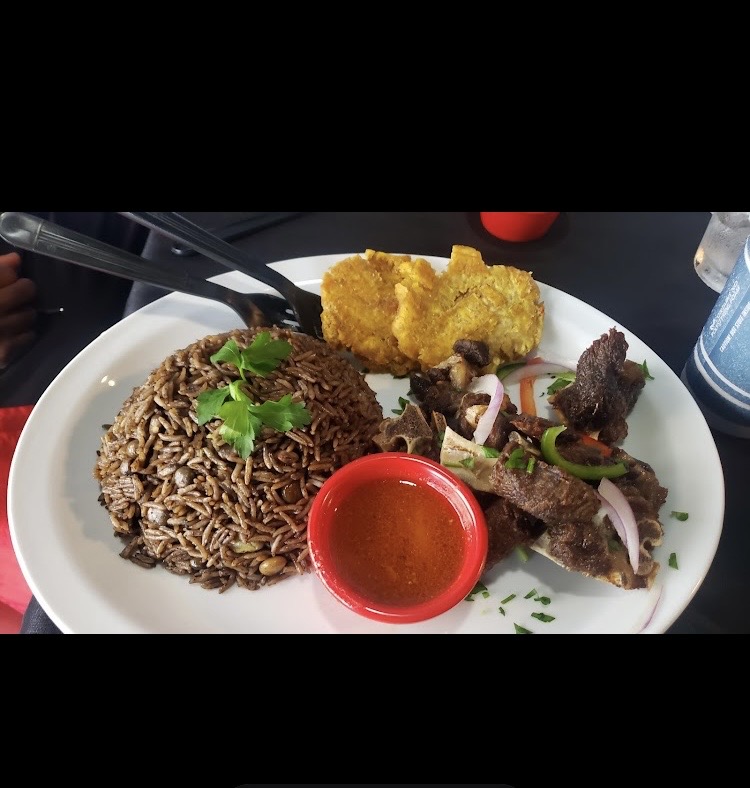 Djon djon rice with stewed oxtail and fried plantains at Klas La